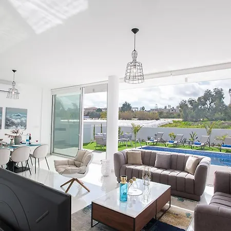 Rent Your Dream Holiday And Look Forward To Relaxing Beside Your Private Pool 1557 Willa Protaras