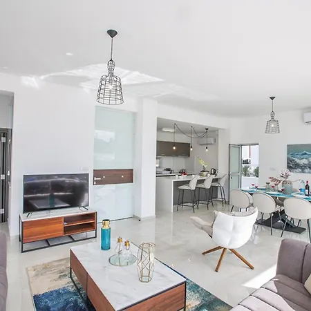 Rent Your Dream Holiday And Look Forward To Relaxing Beside Your Private Pool 1557