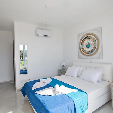Rent Your Dream Holiday And Look Forward To Relaxing Beside Your Private Pool 1557 *