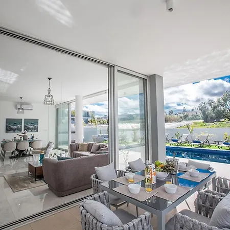 Rent Your Dream Holiday And Look Forward To Relaxing Beside Your Private Pool 1557