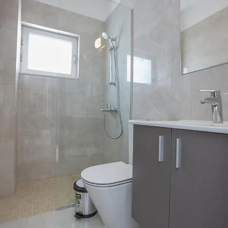 Rent Your Dream Holiday And Look Forward To Relaxing Beside Your Private Pool 1557 * Protaras