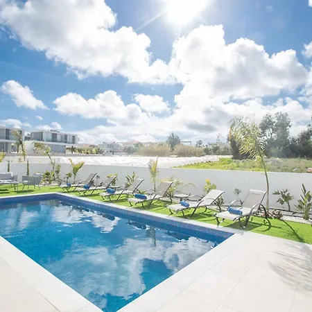 Willa Rent Your Dream Holiday And Look Forward To Relaxing Beside Your Private Pool 1557 *