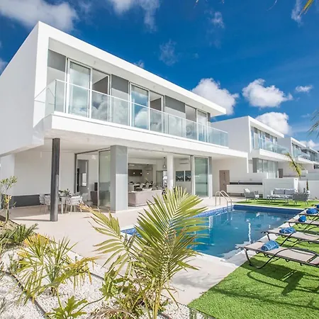 Willa Rent Your Dream Holiday And Look Forward To Relaxing Beside Your Private Pool 1557