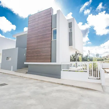 Rent Your Dream Holiday And Look Forward To Relaxing Beside Your Private Pool 1557