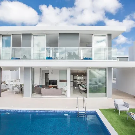Rent Your Dream Holiday And Look Forward To Relaxing Beside Your Private Pool 1557 别墅