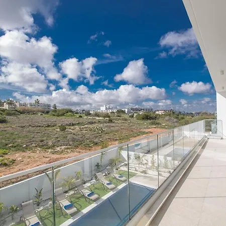 Rent Your Dream Holiday And Look Forward To Relaxing Beside Your Private Pool 1557 别墅