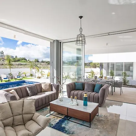 Rent Your Dream Holiday And Look Forward To Relaxing Beside Your Private Pool 1557 别墅 *